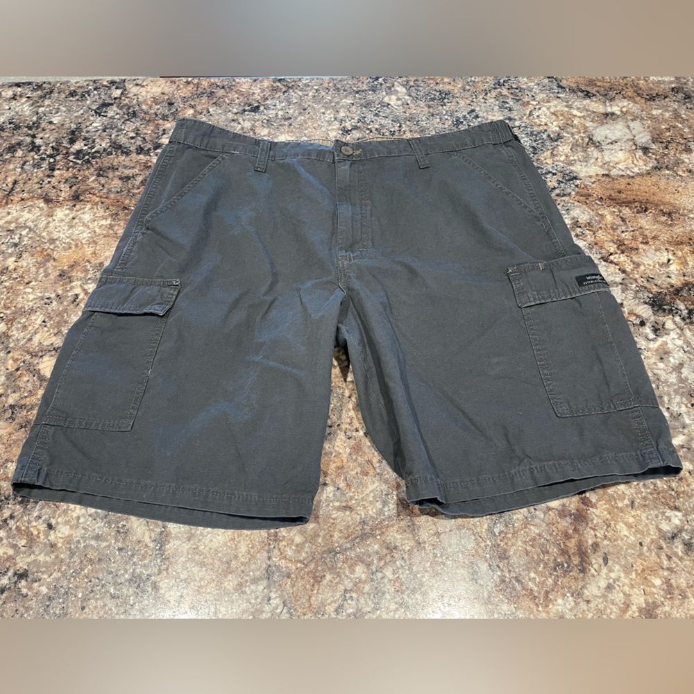 Men’s Wrangler cargo shorts